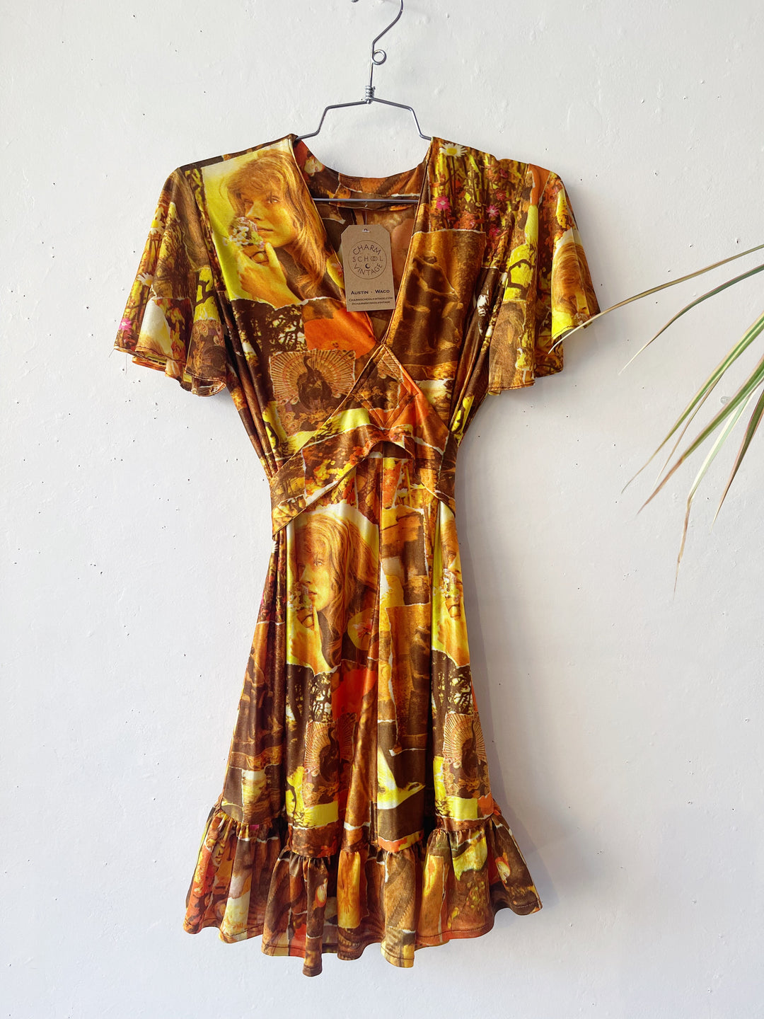 70’s gold and bronze nylon novelty print mini tie back ruffle dress sz M $84